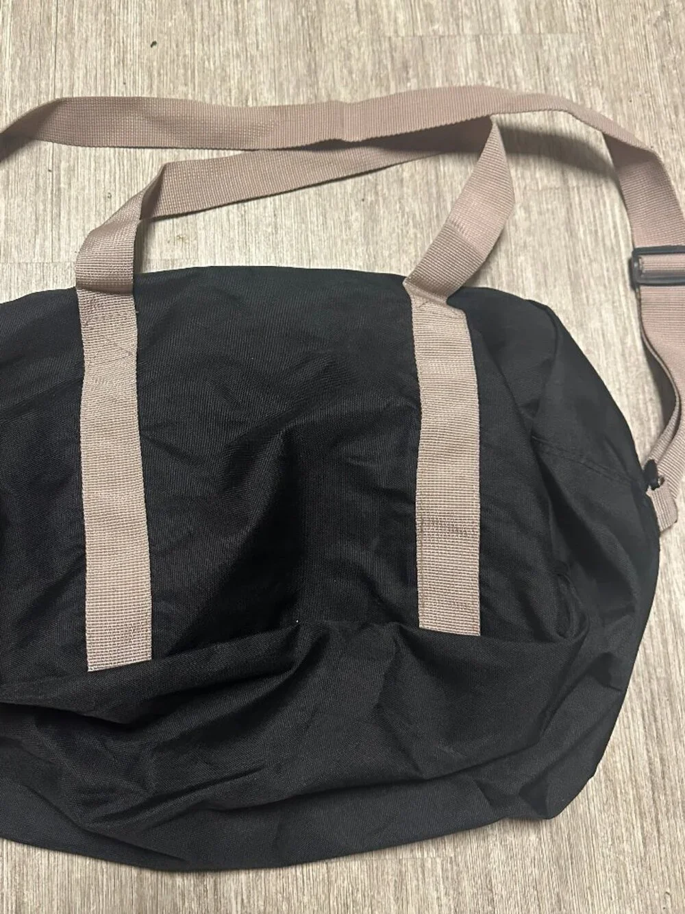 Leed's Pizza My Heart Duffle Bag w/shoulder strap 17x 10